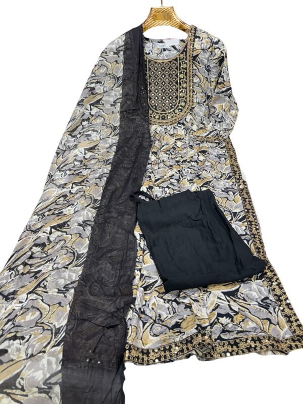 Naira cut kurti set
